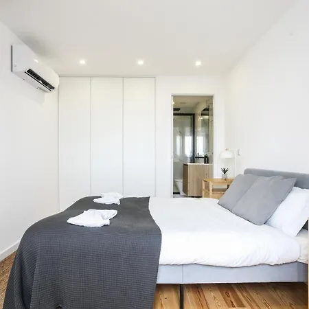 Blue By The River Apartment