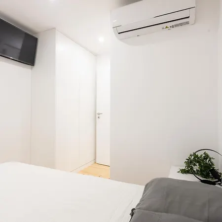 Blue By The River Lissabon