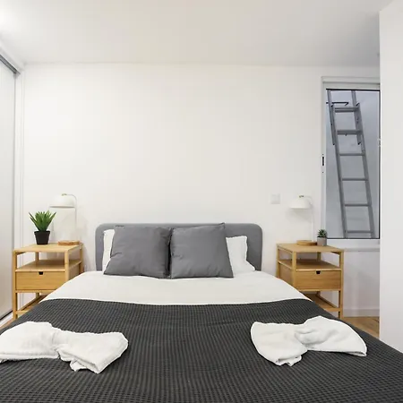 Blue By The River * Lissabon