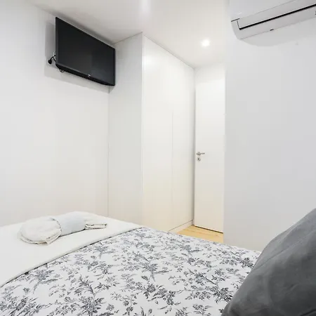 Blue By The River Apartment