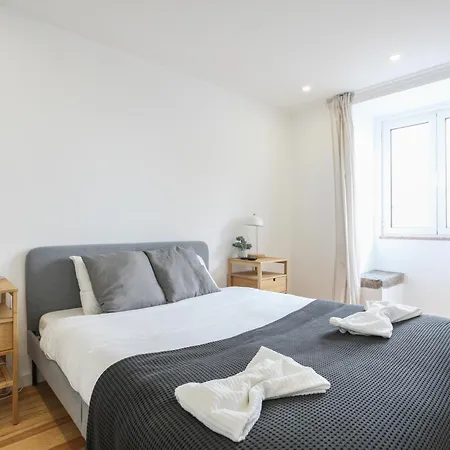 Blue By The River * Lizbona