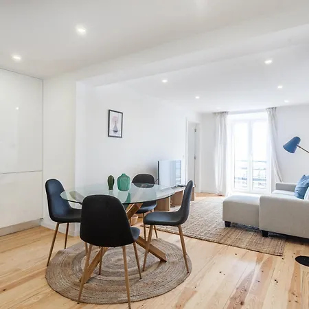 Blue By The River ליסבון