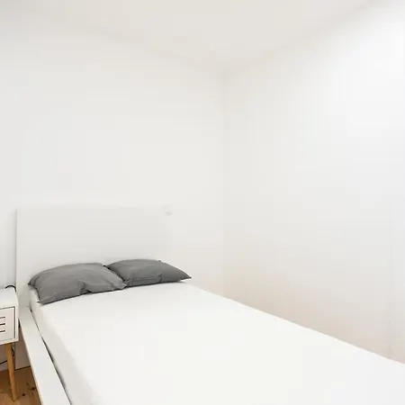 Blue By The River * ליסבון