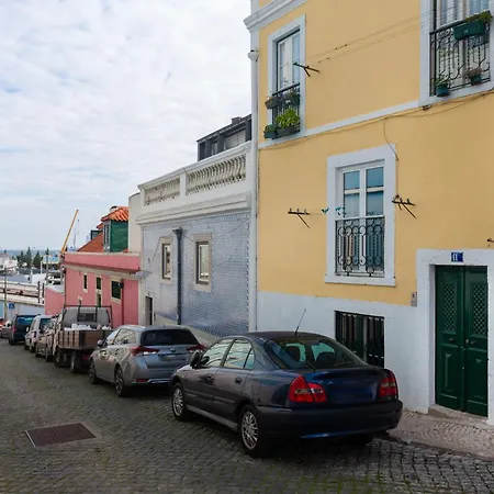 Blue By The River ליסבון